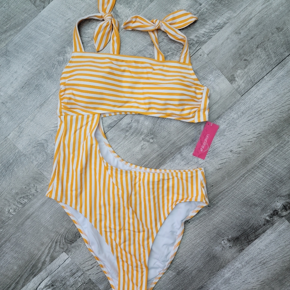 orange swimsuit with wh1ite stripes
